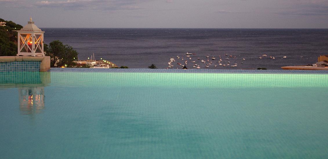 Infinity pool