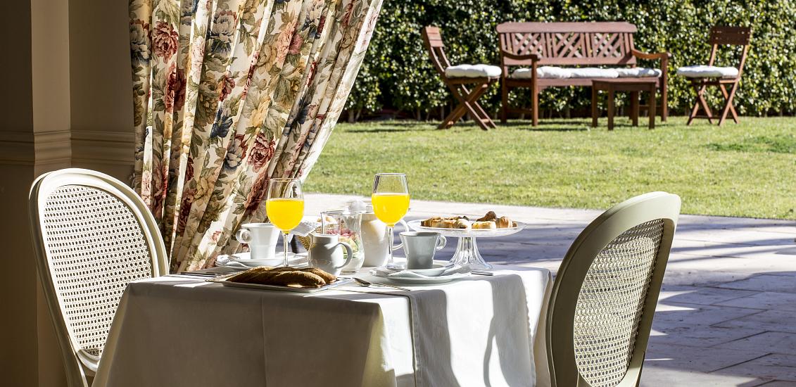 Petit-déjeuner avec vue